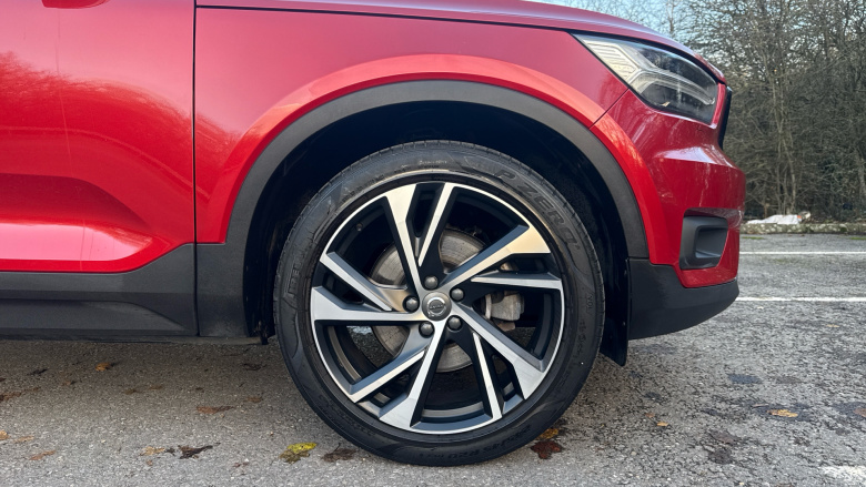 Volvo Xc40 2.0 B4P R DESIGN Pro 5dr Auto Petrol Estate